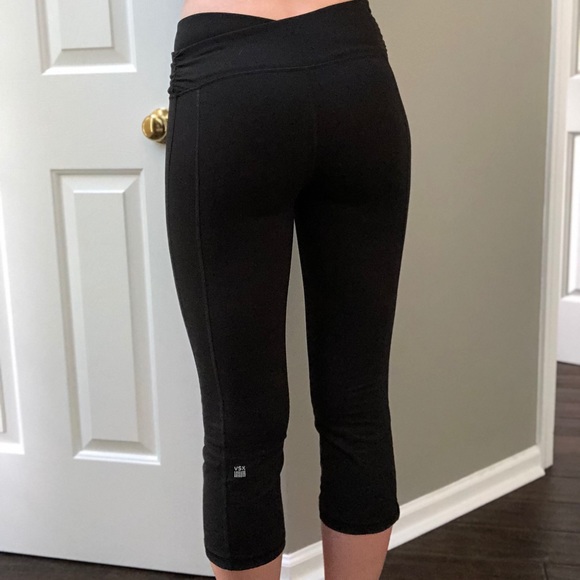 Victoria’s Secret VSX Sport Standout Capri - Picture 3 of 4